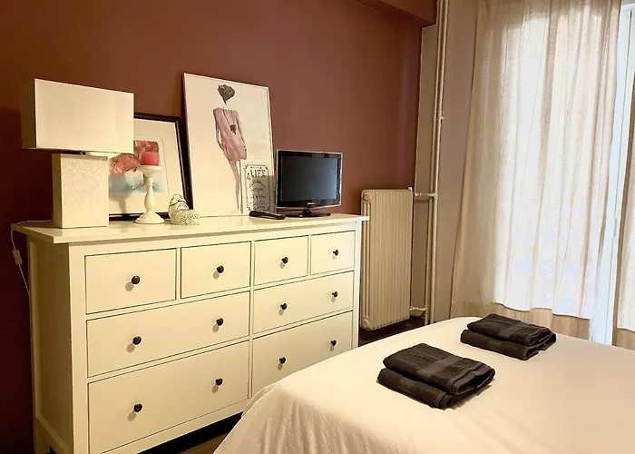 Ultimate Downtown Athens Escape